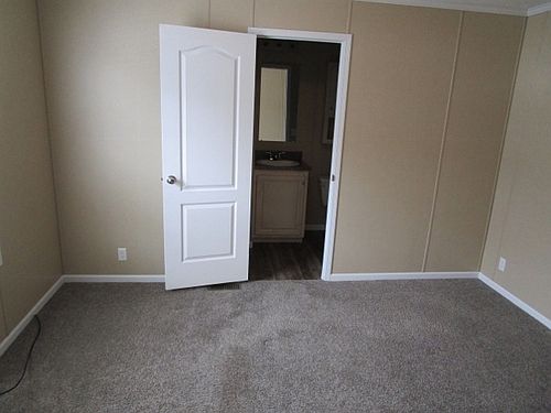 5th image of 164 Applewood Ct