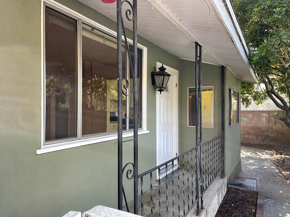 5323 Bellingham Ave #1/2