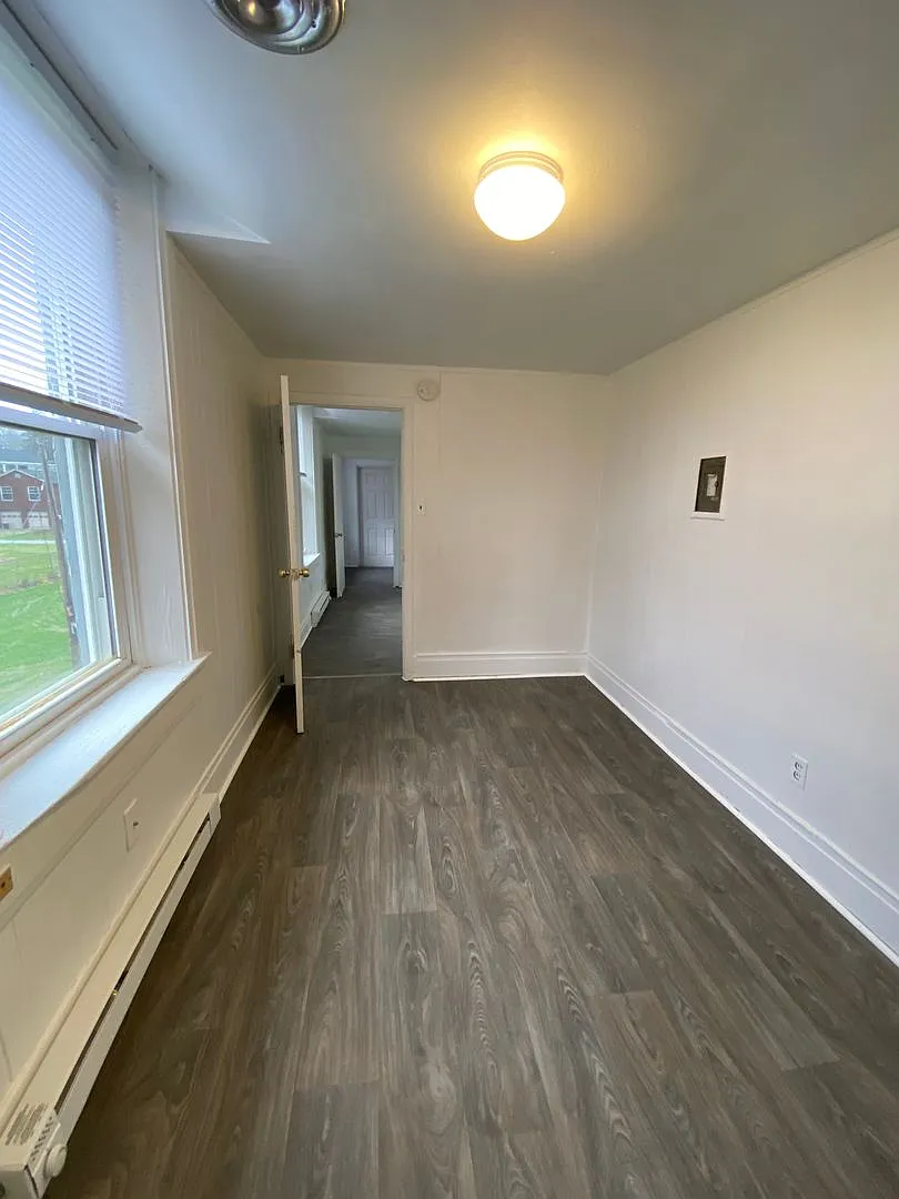 324 E Front St — Photo 2