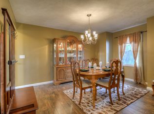 107 Marsh Hawk Dr, Le Roy, IL 61752