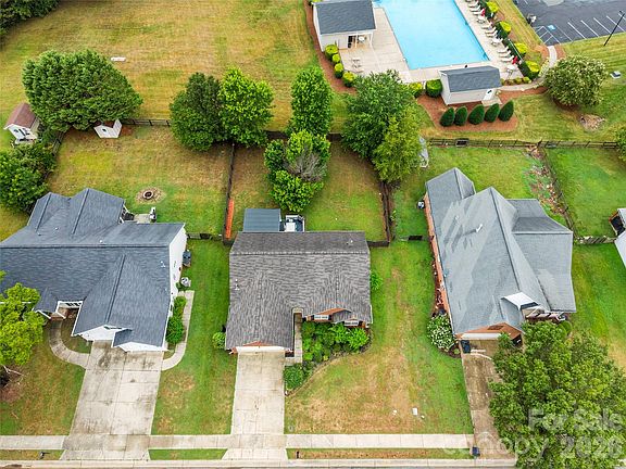 3rd image of 4614 Capstone Dr