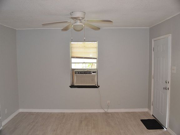 5th image of 426 E Dean Ave