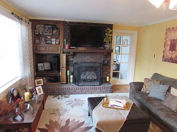 3rd image of 925 W Pine St