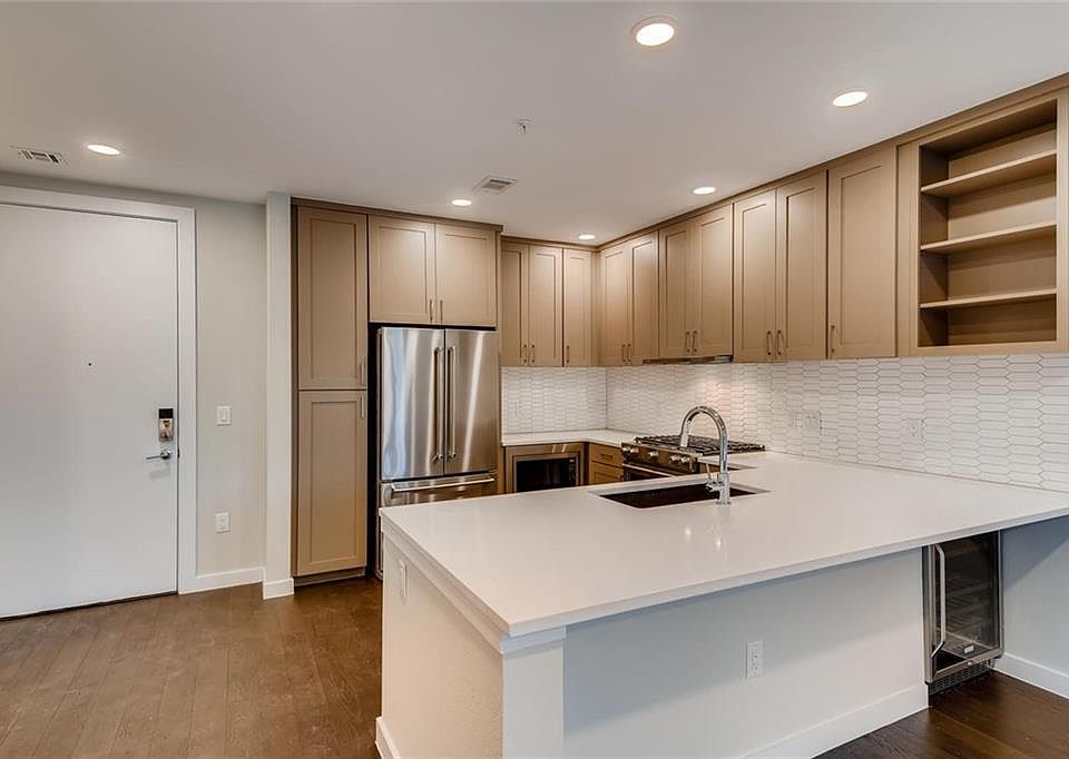 1st image of 900 S 1st St #310