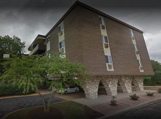 1301 S Finley Rd APT 101, Lombard, IL 60148