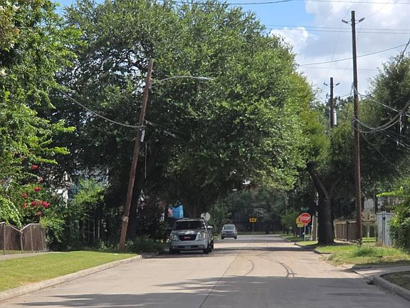 4th image of 207 Greenwood St
