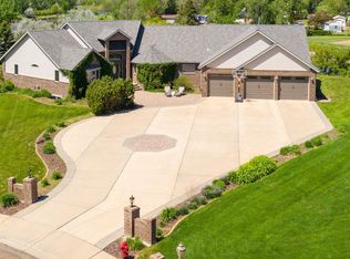 430 5th St SW, Dickinson, ND 58601