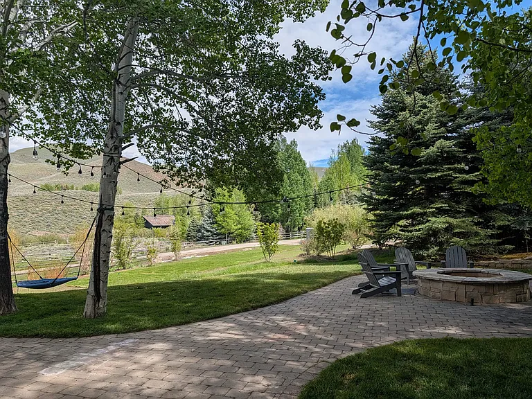 121 Mayleaf Rd — Photo 16