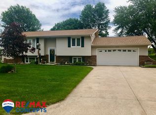 460 Cottonwood Ave, Milford, NE 68405