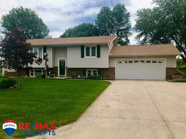 460 Cottonwood Ave, Milford, NE 68405