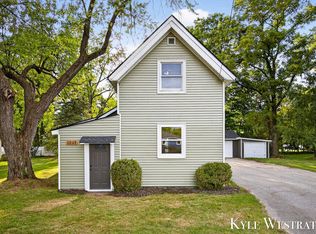 1048 Lincoln Lake Ave SE, Lowell, MI 49331