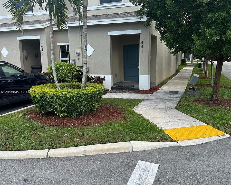 1st image of 441 NE 5th St