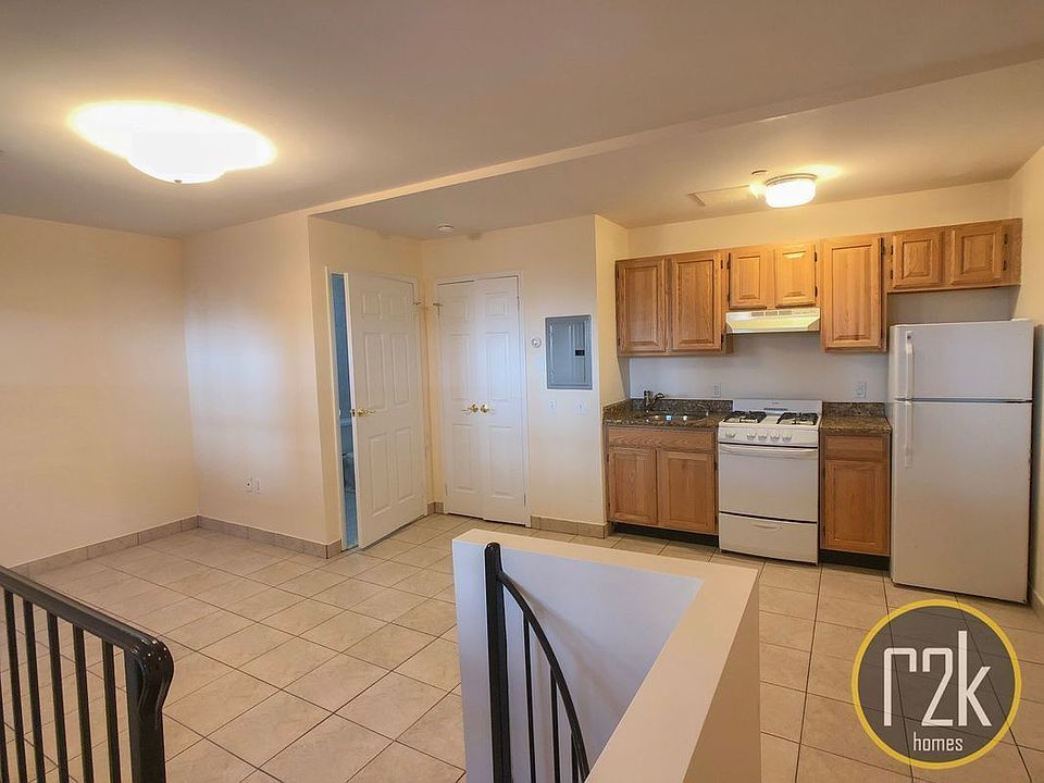 1st image of 3035 31st St APT 1F