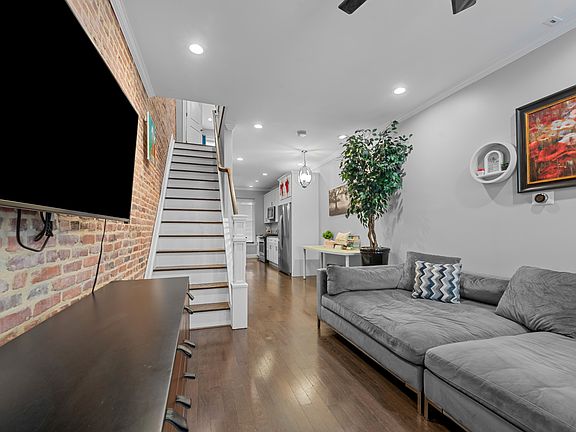 5th image of 902 N Milton Ave