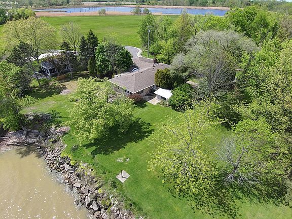 4th image of 2426 E Schiewe Rd