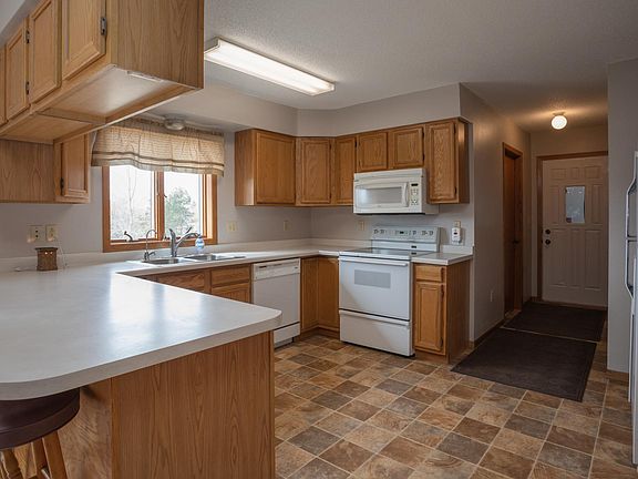 4th image of 1051 Meadowlark Dr SW