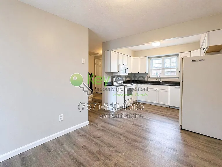 810 Huntly Dr — Photo 11