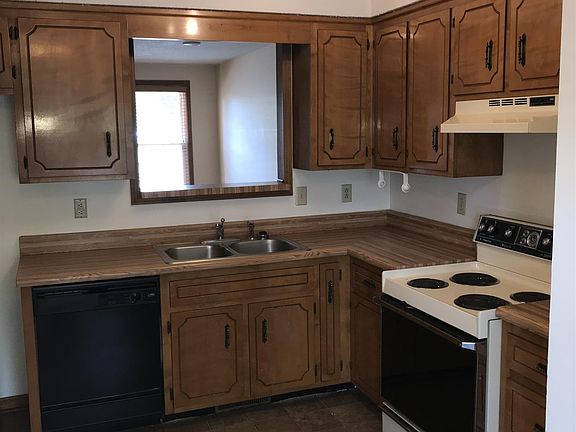3rd image of 3047 Woody Ln