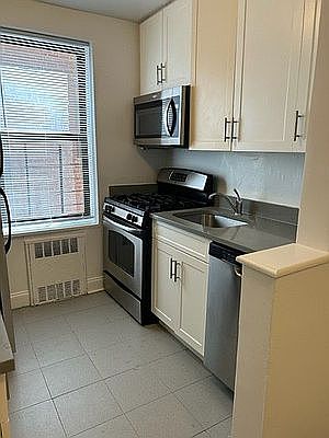 4th image of 6420 Saunders St #515
