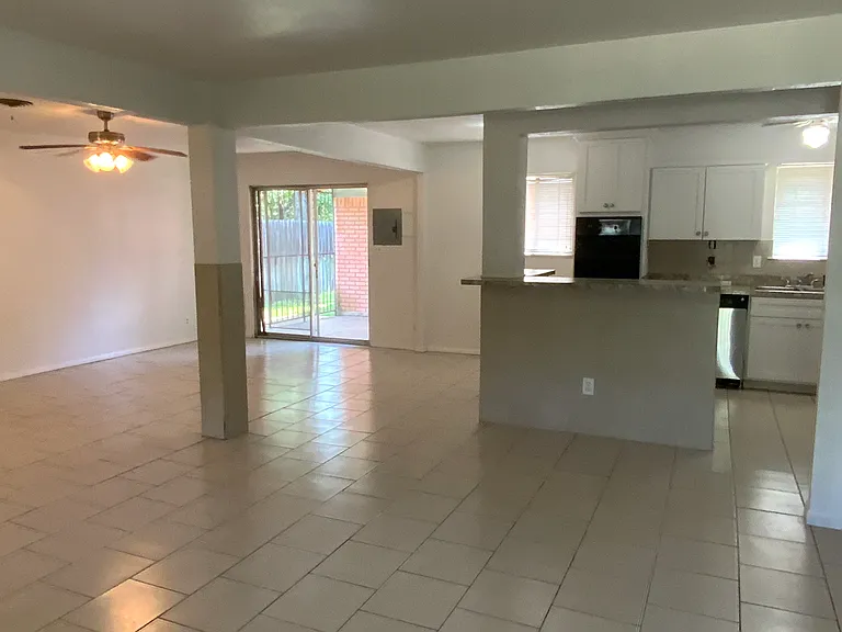 713 Clover Park Dr — Photo 21