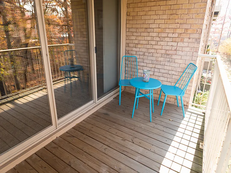 Versailles Apartments — Photo 22