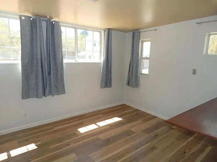 326 W 11th St — Photo 11