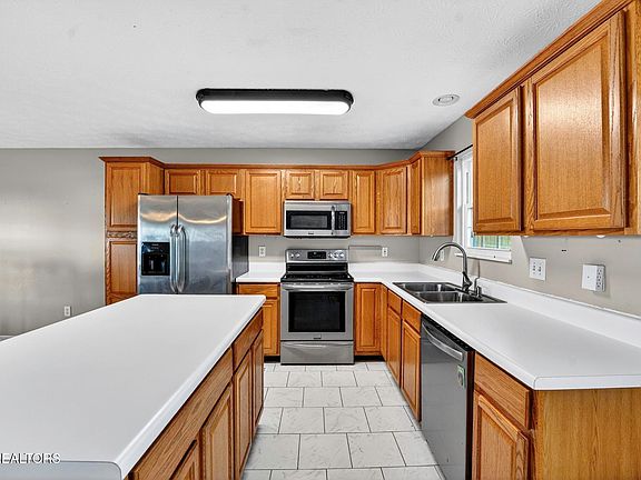 5th image of 477 Klondike Cir