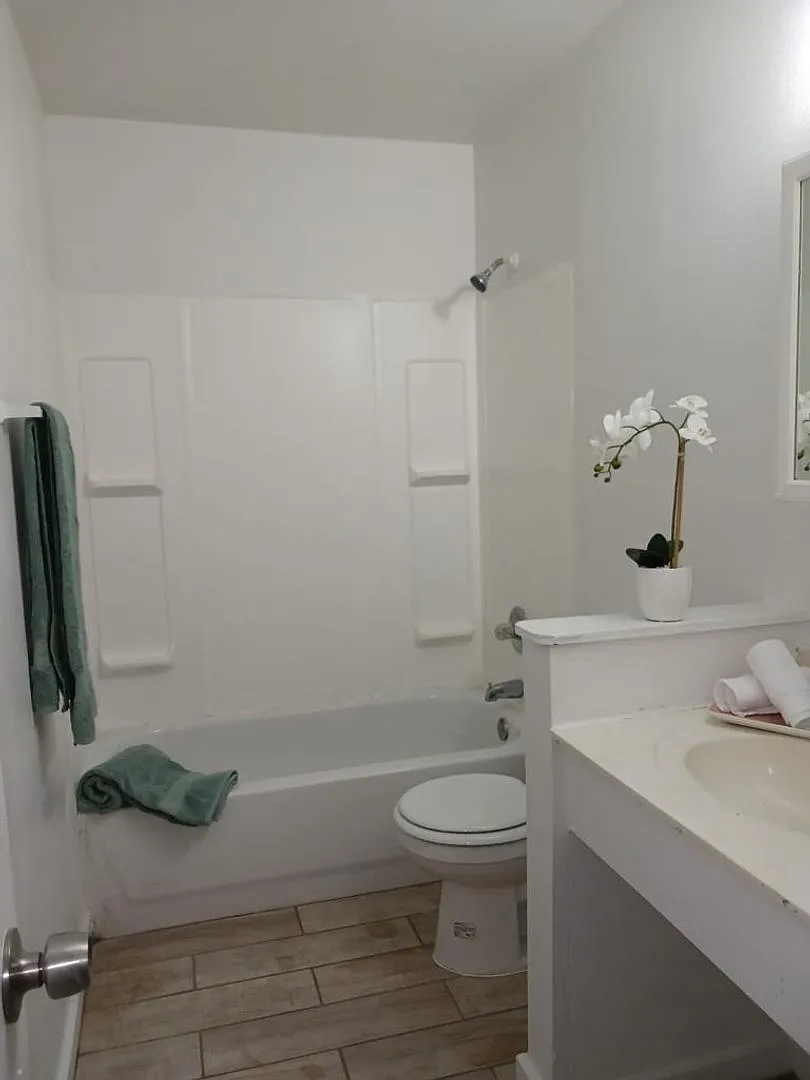 108 Rosabell St — Photo 3