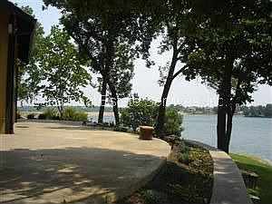 Spacious Patio