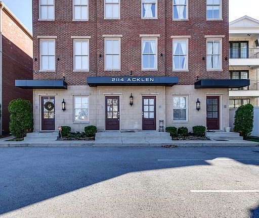 2nd image of 2114B Acklen Ave