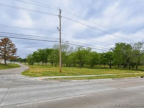 S Memorial Dr, Tulsa, OK 74133