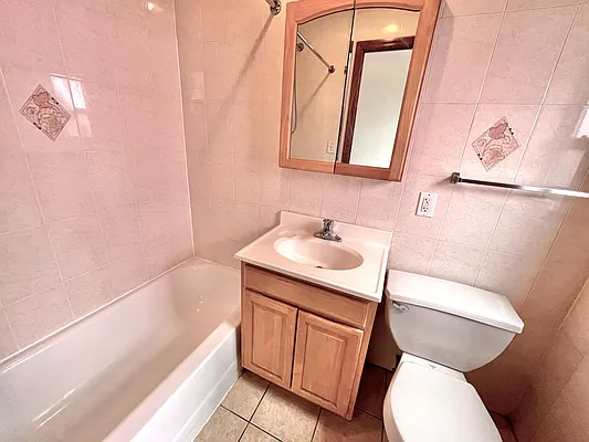 Rented by New Amsterdam Realty Group | media 17