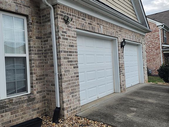2nd image of 1921 Ashburn Ct