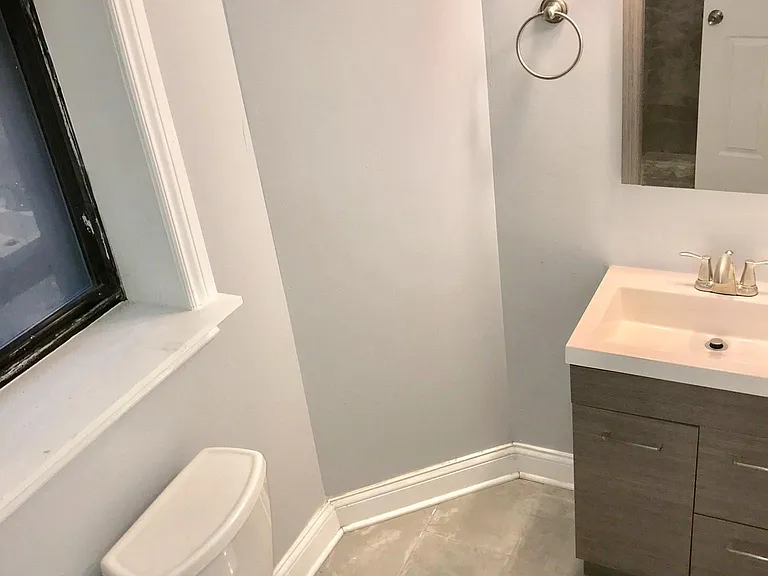 517 E 46th Pl #2 — Photo 17