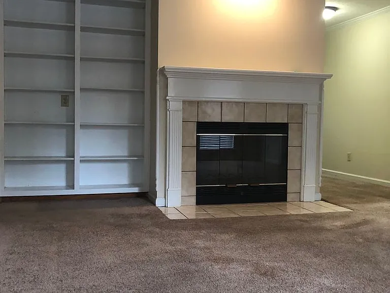 498 Greystone Way — Photo 3