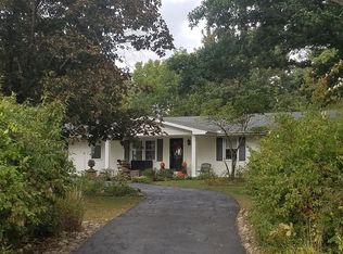 1058 Bucks Pond Rd, Monticello, IL 61856