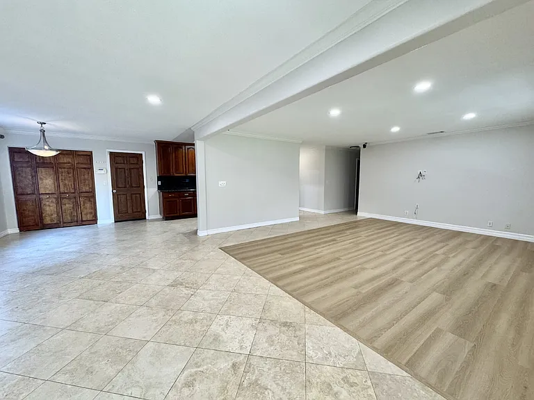 2494 Lone Oak Dr — Photo 12