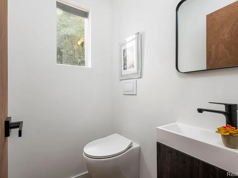 2744 Lawrence St — Photo 17