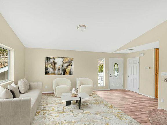 3rd image of 14760 Sunnydale Dr