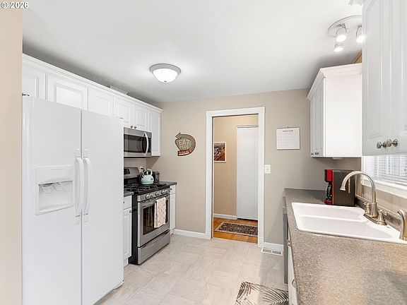 5th image of 2036 Sallal Rd