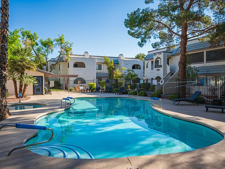 1406 Santa Margarita St #B — Photo 37