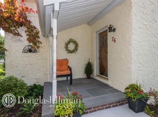 76 Woodlawn Ave, Oakdale, NY 11769