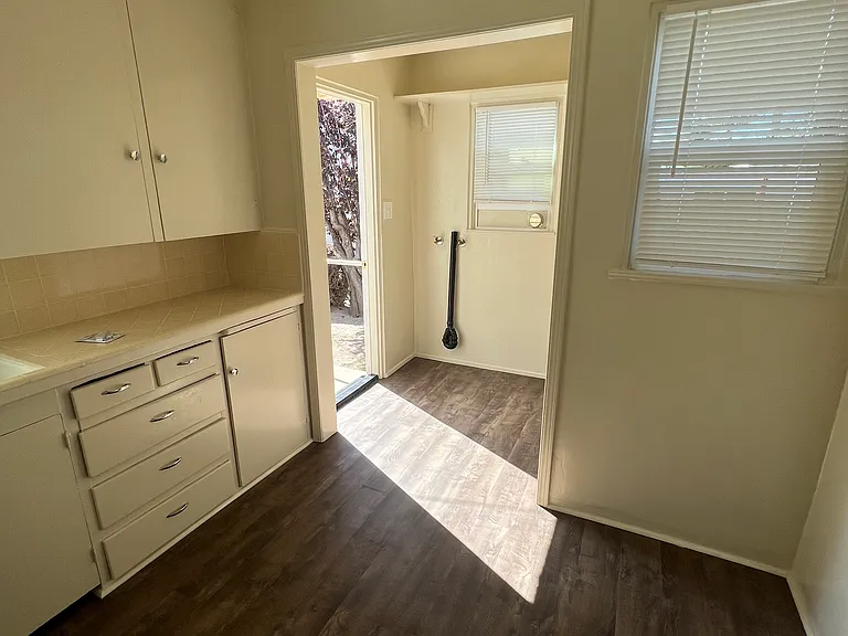 621 E Church St — Photo 10