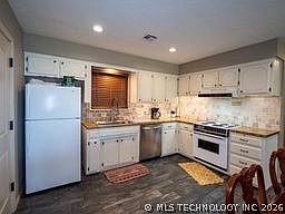 3rd image of 2201 June Hill Rd