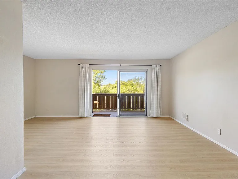 1327 Webster St #B305 — Photo 5