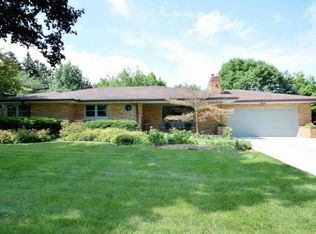 2425 Buena Vista Dr, Brookfield, WI 53045
