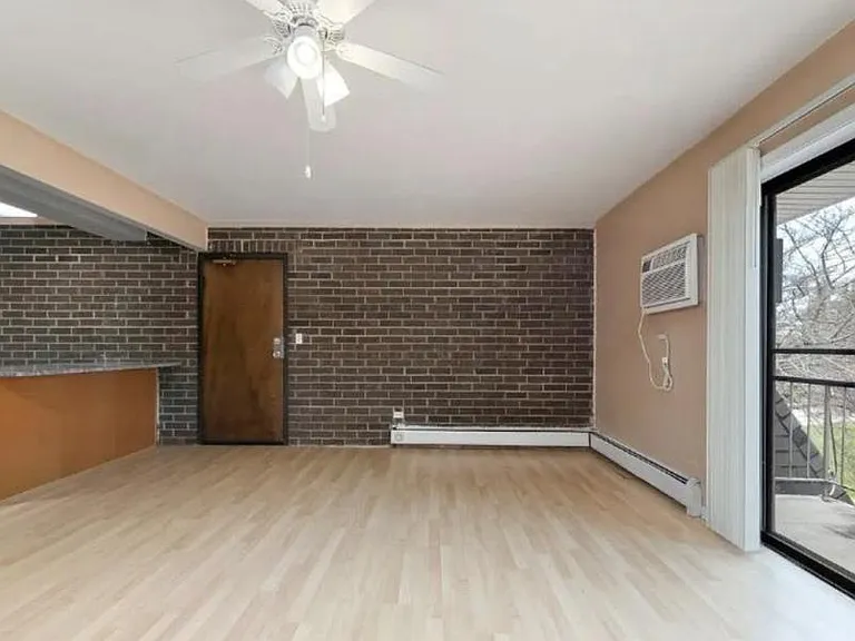 238 E Bailey Rd — Photo 4