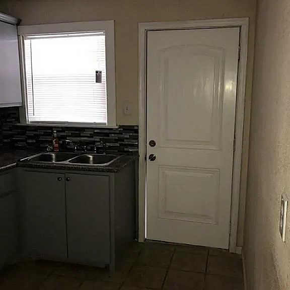 3206 Napoleon St — Photo 7
