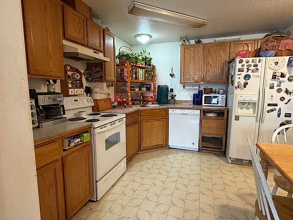 5th image of 2741 SW 28th St