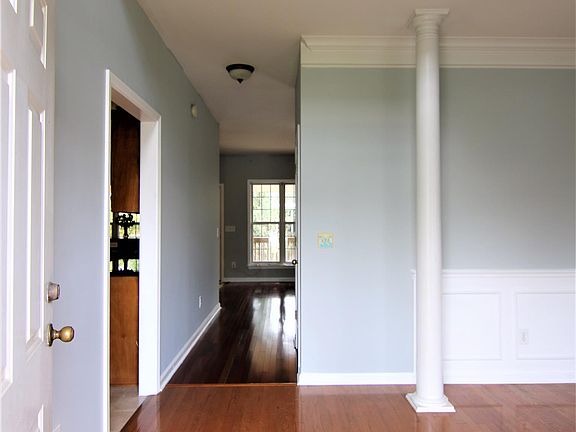 3rd image of 708 Draperstown Dr